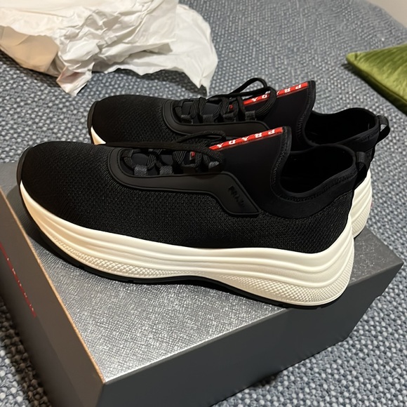 Prada - Picture 2 of 6